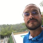 Profesional en lenguas y cultura con 8 años de experiencia enseñando inglés, español, italiano y portugués.